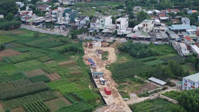 Phê bình 16 xã, phường giải ngân vốn đầu tư công bằng 0, sau 5 tháng- Ảnh 2. Phê bình 16 xã, phường giải ngân vốn đầu tư công bằng 0, sau 5 tháng- Ảnh 2.