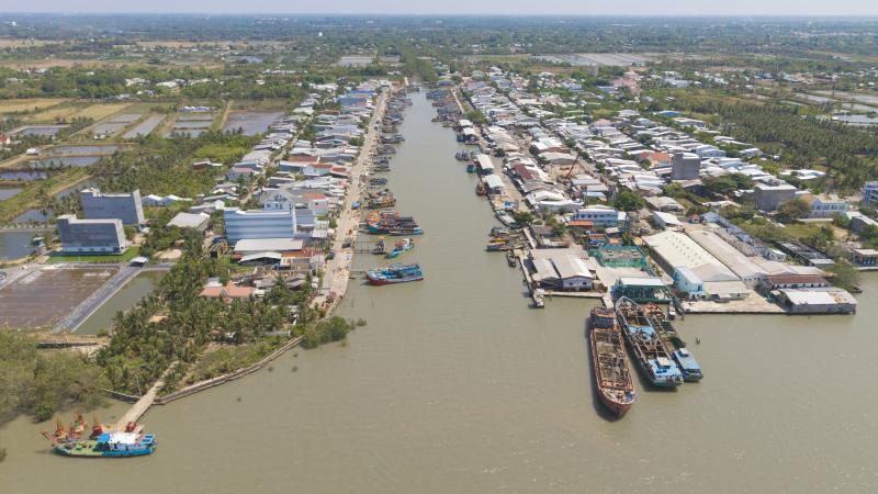 Ngư dân Vĩnh Long ra khơi mùa biển nông, thuyền về đầy ắp hải sản- Ảnh 18.