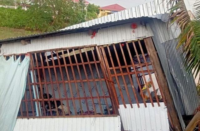 Giông lốc quật mạnh làm hư hại 37 căn nhà ở Đồng Tháp - Ảnh 1. Giông lốc quật mạnh làm hư hại 37 căn nhà ở Đồng Tháp - Ảnh 1.