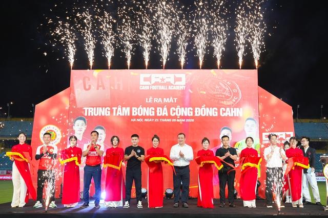 CLB CAHN có bước đi quan trọng, Quang Hải cùng Nguyễn Filip rạng rỡ có mặt- Ảnh 10. CLB CAHN có bước đi quan trọng, Quang Hải cùng Nguyễn Filip rạng rỡ có mặt- Ảnh 10.
