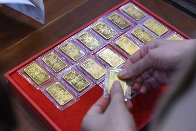 Lực bán tăng, vàng SJC giảm ngược chiều thế giới- Ảnh 1.