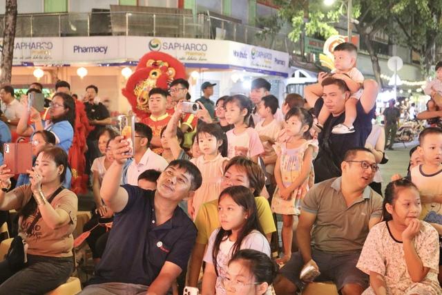 Du lịch đêm ở TP.HCM: Du khách sẽ chơi gì sau 0 giờ? - Ảnh 3.
