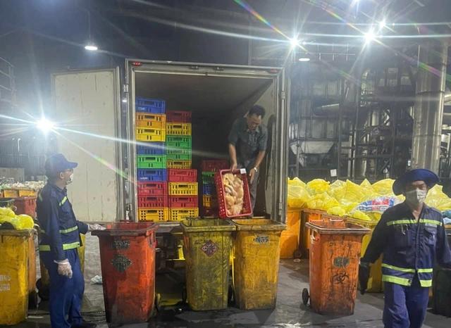 Phát hiện xe tải chở hơn 1,5 tấn gà 'bẩn' vào TP.HCM tiêu thụ - Ảnh 3.