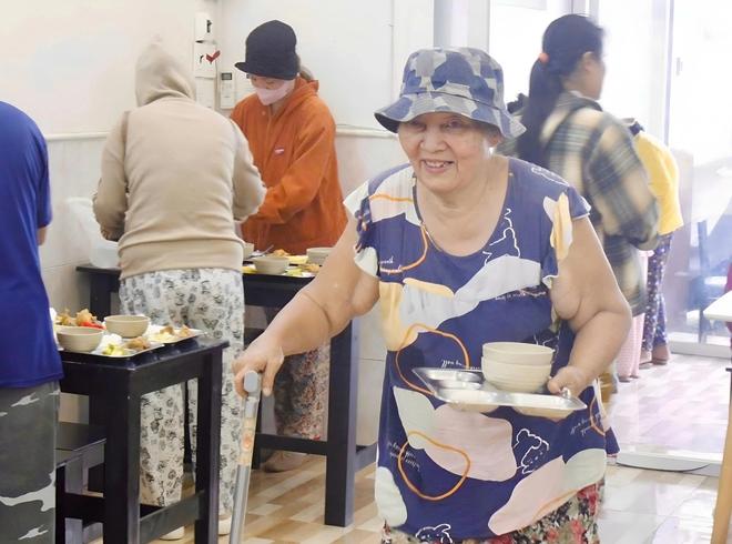 Quán cơm miễn phí gần bệnh viện và lời chúc lạ: ‘Mong không gặp lại’- Ảnh 3. Quán cơm miễn phí gần bệnh viện và lời chúc lạ: ‘Mong không gặp lại’- Ảnh 3.