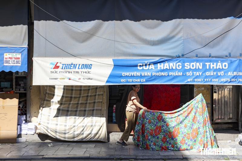 Hà Nội trong ngày nắng nóng đỉnh điểm- Ảnh 9. Hà Nội trong ngày nắng nóng đỉnh điểm- Ảnh 9.