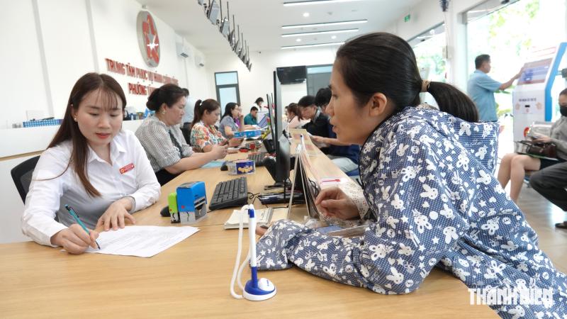 TP.HCM giữ lại 1.000 người hoạt động không chuyên trách tuyển làm công chức- Ảnh 1. TP.HCM giữ lại 1.000 người hoạt động không chuyên trách tuyển làm công chức- Ảnh 1.