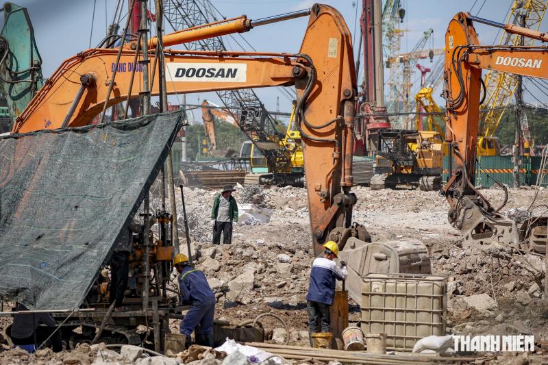 Hà Nội trong ngày nắng nóng đỉnh điểm- Ảnh 12. Hà Nội trong ngày nắng nóng đỉnh điểm- Ảnh 12.