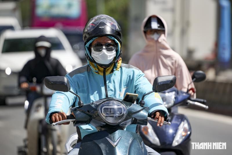 Hà Nội trong ngày nắng nóng đỉnh điểm- Ảnh 4. Hà Nội trong ngày nắng nóng đỉnh điểm- Ảnh 4.