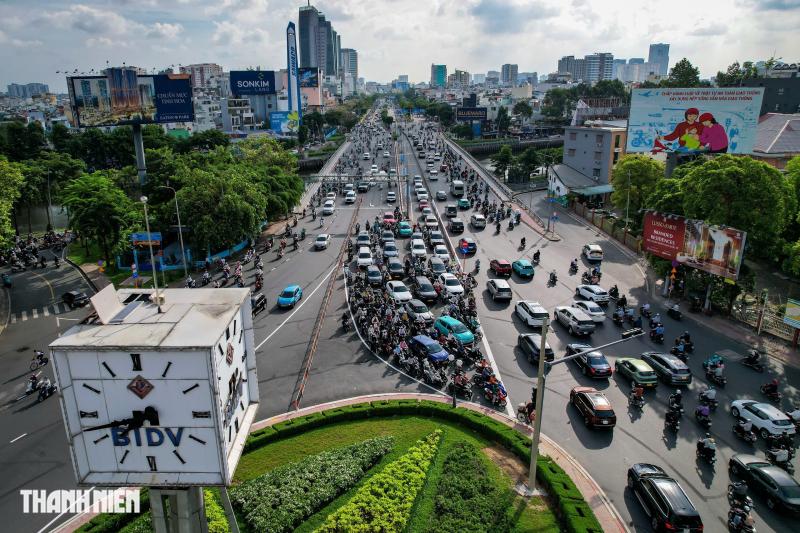 Vòng xoay Điện Biên Phủ bớt kẹt xe khi mở thêm làn rẽ trái - Ảnh 2.