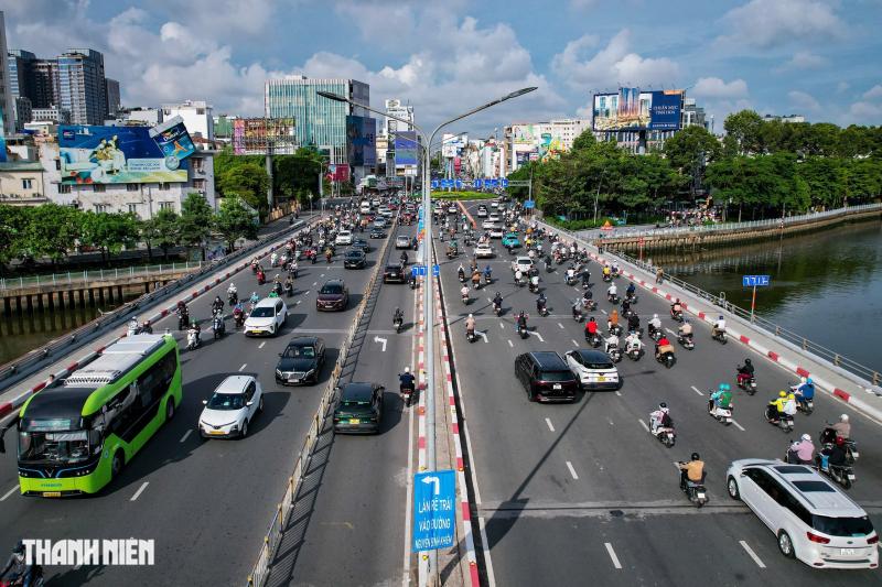 Vòng xoay Điện Biên Phủ bớt kẹt xe khi mở thêm làn rẽ trái - Ảnh 3.