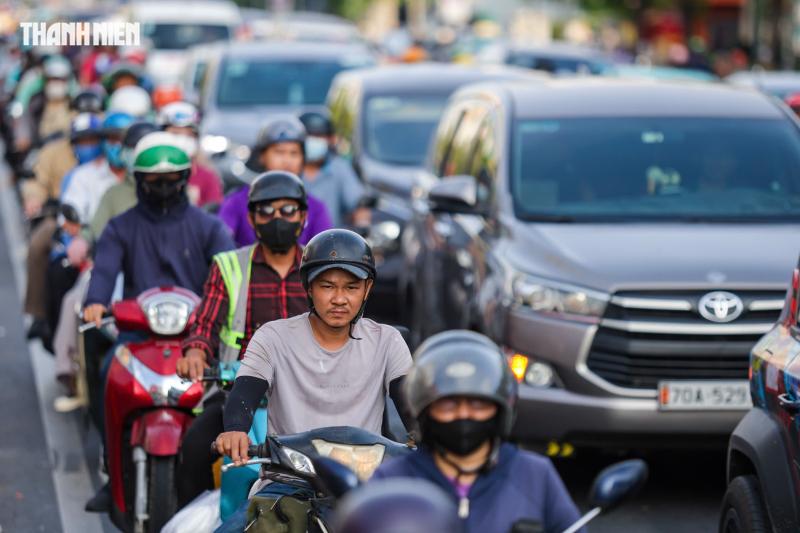 Đảo chiều đường Cộng Hòa: Người dân bớt 20 phút kẹt xe sáng đầu tuần - Ảnh 5.