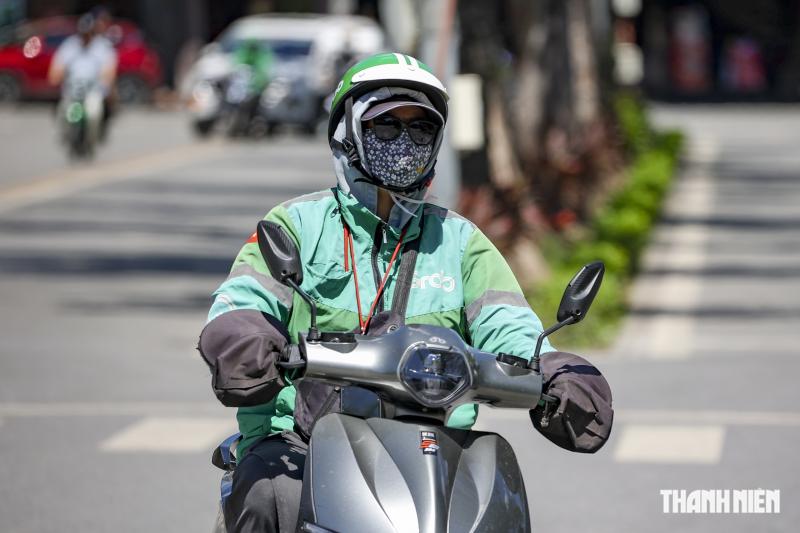 Hà Nội trong ngày nắng nóng đỉnh điểm- Ảnh 3. Hà Nội trong ngày nắng nóng đỉnh điểm- Ảnh 3.
