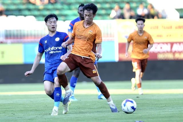 Trung Kiên ‘bất ngờ’ vắng mặt, HAGL dùng 2 nhân sự chưa đá trận nào mùa này: Thua PVF-CAND là phải!- Ảnh 1. Trung Kiên ‘bất ngờ’ vắng mặt, HAGL dùng 2 nhân sự chưa đá trận nào mùa này: Thua PVF-CAND là phải! - Ảnh 1.