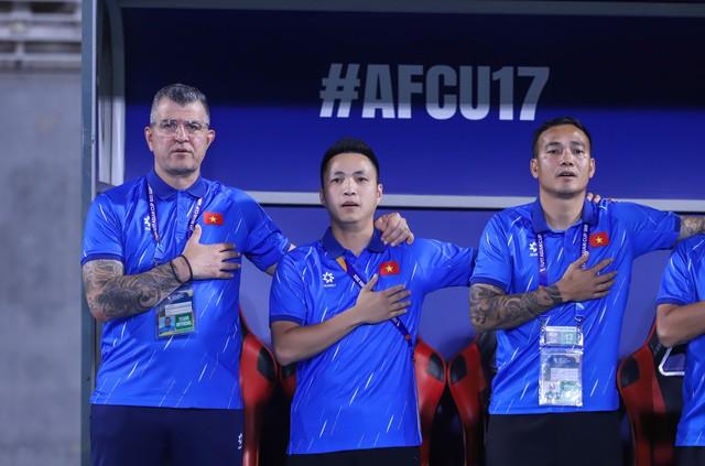 Nóng: HLV Roland sắp hết hợp đồng, ảnh hưởng lộ trình U.17 Việt Nam dự World Cup?- Ảnh 1. Nóng: HLV Roland sắp hết hợp đồng, ảnh hưởng lộ trình U.17 Việt Nam dự World Cup?- Ảnh 1.