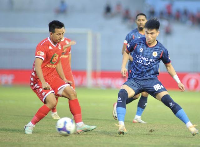 Đình Bắc không thể... ngừng ghi bàn, CLB CAHN thắng dễ Hải Phòng: Tiến rất sát ngôi vô địch V-League- Ảnh 1. Đình Bắc không thể... ngừng ghi bàn, CLB CAHN thắng dễ Hải Phòng: Tiến rất sát ngôi vô địch V-League - Ảnh 1.