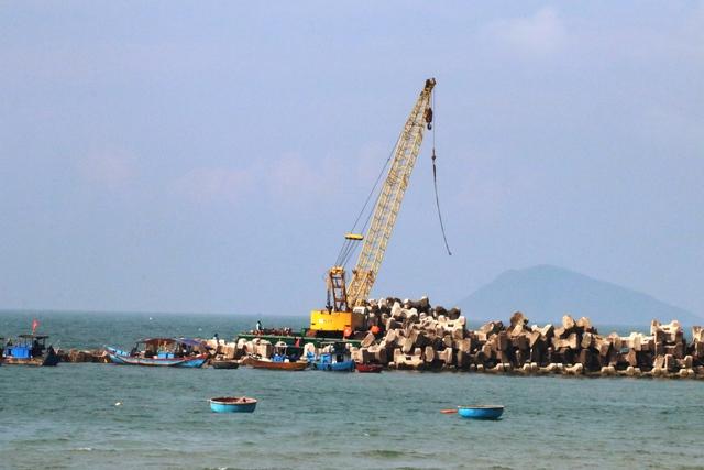 Địa phương nói gì về nghi đổ chất thải xuống biển Hội An khi thi công kè biển- Ảnh 2. Địa phương nói gì về nghi đổ chất thải xuống biển Hội An khi thi công kè biển- Ảnh 2.