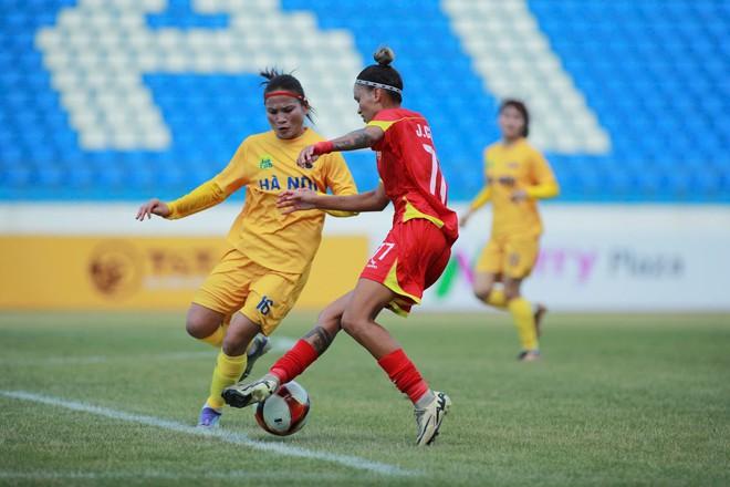 Huỳnh Như cùng ngoại binh giúp TP.HCM có 3 điểm, đội Bích Thùy thắng đậm không tưởng- Ảnh 2.