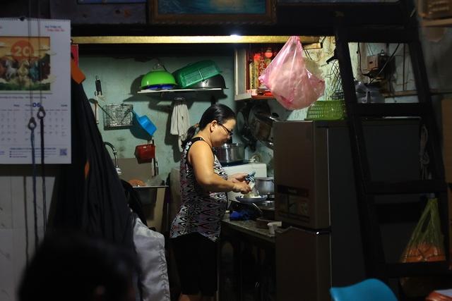 'Luật ngầm' chủ trọ thu tiền điện 4.000 đồng/kWh: Khổ vì một kiểu 'nóng' khác- Ảnh 2. 'Luật ngầm' chủ trọ thu tiền điện 4.000 đồng/kWh: Khổ vì một kiểu 'nóng' khác- Ảnh 2.
