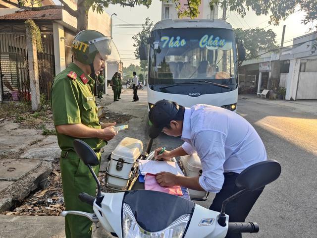 Vĩnh Long: Xử phạt nhà xe Duy Quý 28 triệu đồng vì đón khách trái phép- Ảnh 1.