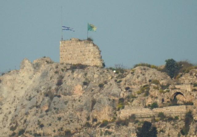 Israel cắm cờ trên lâu đài chiến lược của Lebanon- Ảnh 1.