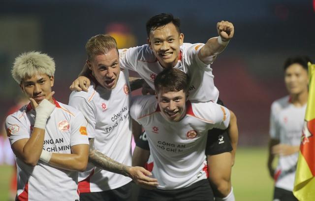 Lịch thi đấu V-League cực hay hôm nay: HLV Kewell sẽ ‘đẩy’ Đà Nẵng xuống hạng hay ‘cứu hộ’?- Ảnh 1. Lịch thi đấu V-League cực hay hôm nay: HLV Kewell sẽ ‘đẩy’ Đà Nẵng xuống hạng hay ‘cứu hộ’?- Ảnh 1.