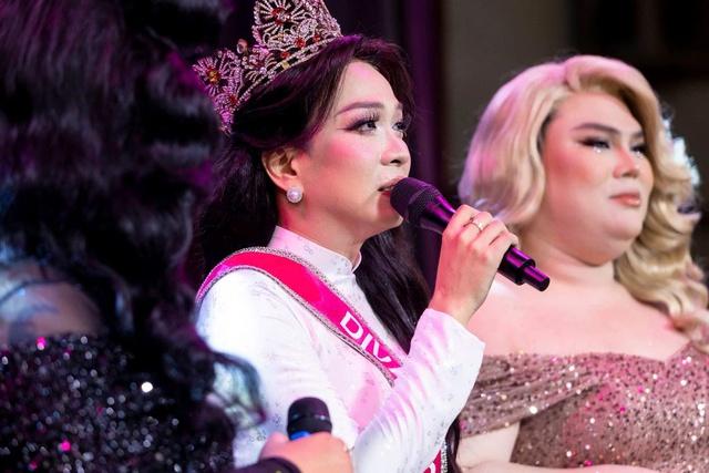 Lô tô thời nay: Để mình là nghệ sĩ, không phải 'bà bóng' bị chọc ghẹo- Ảnh 1. Lô tô thời nay: Để mình là nghệ sĩ, không phải 'bà bóng' bị chọc ghẹo- Ảnh 1.