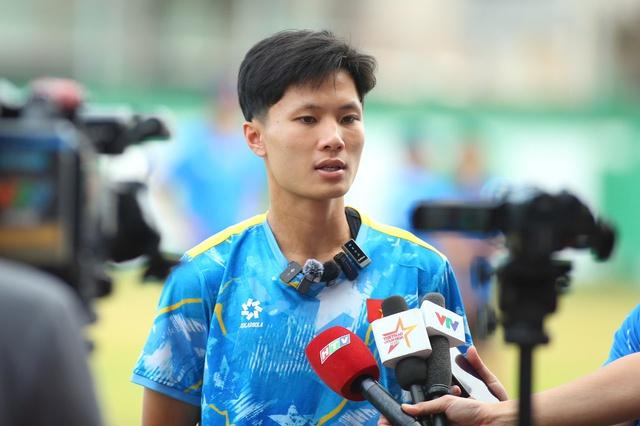 Nguyễn Thái Quốc Cường tự tin thoát bóng người anh họ Công Phượng- Ảnh 4.