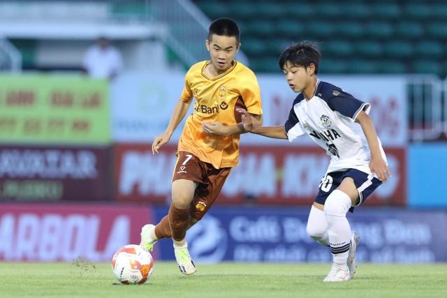 HLV Kim chứng kiến cháu của Văn Toàn ghi bàn, U.14 HAGL thắng đẹp U.14 Jubilo Iwata- Ảnh 4. HLV Kim chứng kiến cháu của Văn Toàn ghi bàn, U.14 HAGL thắng đẹp U.14 Jubilo Iwata- Ảnh 4.