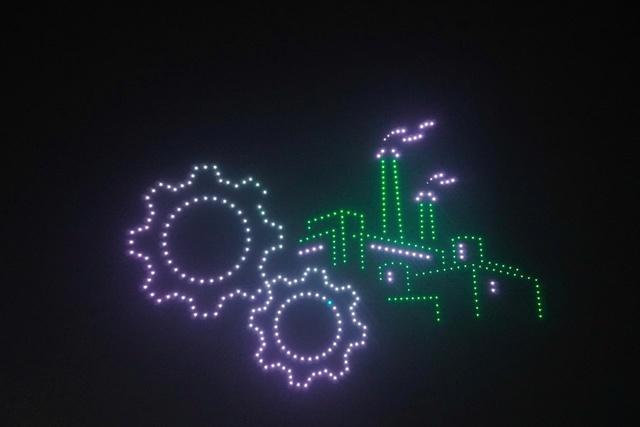 400 drone xếp hình sân bay Long Thành chào mừng Đồng Nai lên thành phố - Ảnh 10.