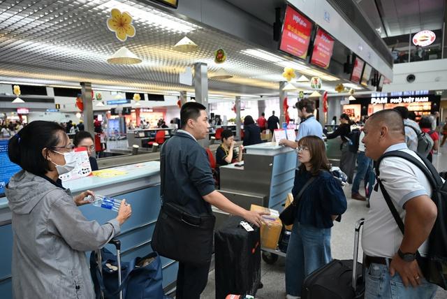 Hàng không Việt nổi bật thế giới về tăng trưởng khách giữa 'cơn lốc ngược'- Ảnh 1. Hàng không Việt nổi bật thế giới về tăng trưởng khách giữa 'cơn lốc ngược'- Ảnh 1.