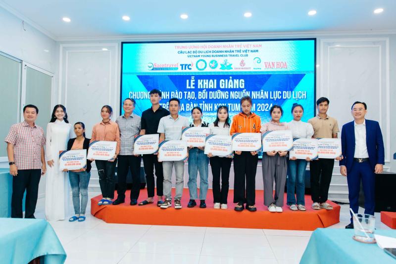 Hành trình gieo mầm xanh giữa phương Nam năng động- Ảnh 4. Hành trình gieo mầm xanh giữa phương Nam năng động- Ảnh 4.