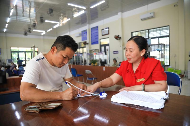 Thủ tục gọn, dân lợi: Gần dân, nhanh việc- Ảnh 2. Thủ tục gọn, dân lợi: Gần dân, nhanh việc- Ảnh 2.