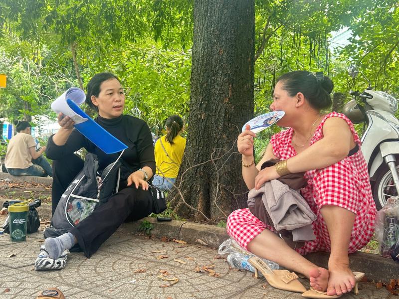 Thí sinh khóc vì quên giấy tờ, cả điểm thi cùng vào cuộc - Ảnh 2. Thí sinh khóc vì quên giấy tờ, cả điểm thi cùng vào cuộc - Ảnh 4.