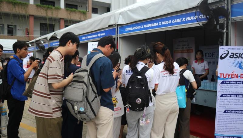 Nhiều việc làm đang cần tuyển gấp, mức lương khởi điểm từ 10-18 triệu đồng/tháng - Ảnh 2. Nhiều việc làm đang cần tuyển gấp, mức lương khởi điểm từ 10-18 triệu đồng/tháng - Ảnh 2.