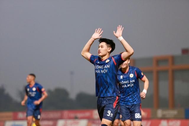 Vì sao CLB CAHN chơi bóng ở đẳng cấp hoàn toàn khác V-League?- Ảnh 2.