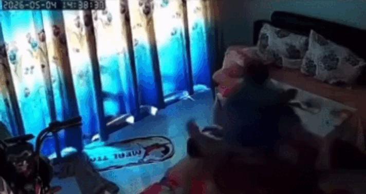 TP.HCM: Xác minh clip 'cha dượng' bạo hành con gây bức xúc dư luận - Ảnh 1.