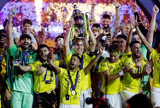 Ronaldo chơi cực hay, cùng Al Nassr vô địch Saudi Pro League- Ảnh 1. Ronaldo chơi cực hay, cùng Al Nassr vô địch Saudi Pro League- Ảnh 1.