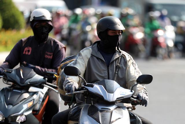 Hôm nay, nắng nóng đổ lửa quay lại TP.HCM và Nam bộ, vì sao? - Ảnh 1.