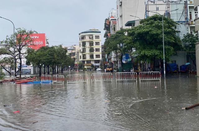 Nam bộ nắng nóng hạ nhiệt, Miền Bắc mưa to bất thường vì sao?- Ảnh 2. Nam bộ nắng nóng hạ nhiệt, Miền Bắc mưa to bất thường vì sao?- Ảnh 2.