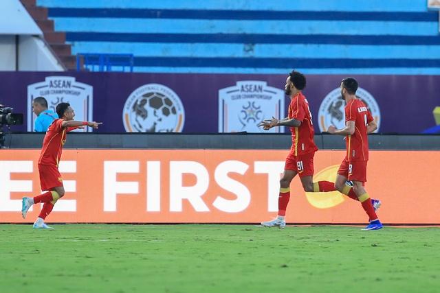 Sai lầm ngớ ngẩn của ngoại binh Hà Lan làm hại Nam Định, lại thua Selangor: Không thể vào chung kết- Ảnh 1. Sai lầm ngớ ngẩn của ngoại binh Hà Lan làm hại Nam Định, lại thua Selangor: Không thể vào chung kết- Ảnh 1.