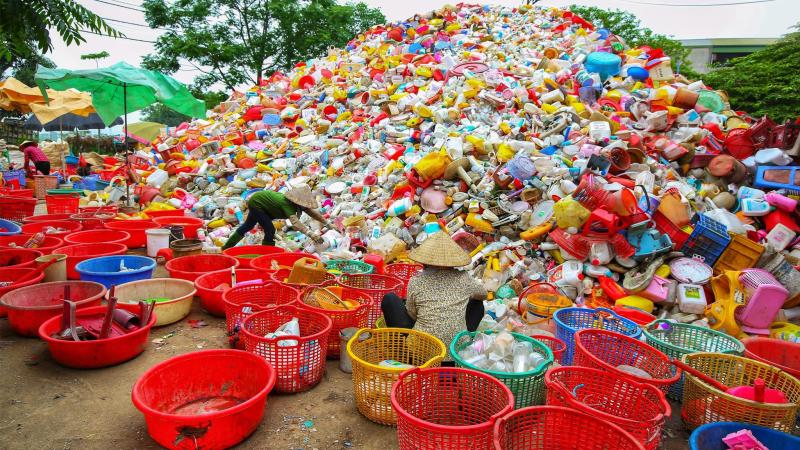 Tấm ảnh 'tái chế nhựa' của nhiếp ảnh gia Việt giành giải  từ Liên Hợp Quốc - Ảnh 1.