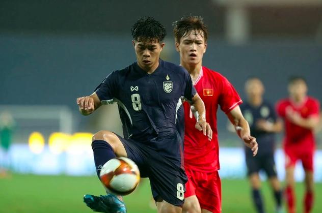 Thái Lan và Indonesia lập kế hoạch nóng cho AFF Cup, đội tuyển Việt Nam tuyệt đối không sợ hãi
- Ảnh 2.