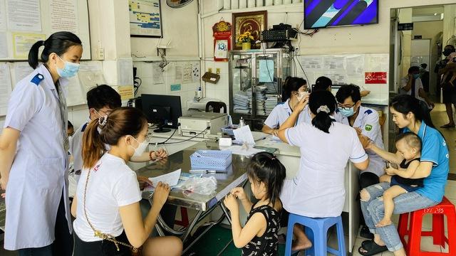TP.HCM cần hơn 6,4 triệu liều vắc xin- Ảnh 1. TP.HCM cần hơn 6,4 triệu liều vắc xin- Ảnh 1.