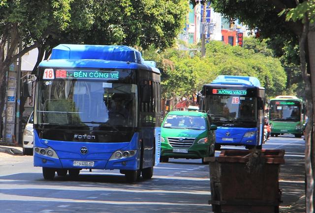 TP.HCM đề xuất thí điểm xe buýt nhỏ đón khách theo nhu cầu - Ảnh 1. TP.HCM đề xuất thí điểm xe buýt nhỏ đón khách theo nhu cầu - Ảnh 1.