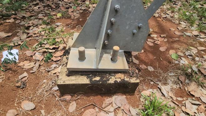 Đồng Nai: Trụ điện 110kV không có đai ốc ngã đổ gây bất an- Ảnh 8. Đồng Nai: Trụ điện 110kV không có đai ốc ngã đổ gây bất an- Ảnh 8.