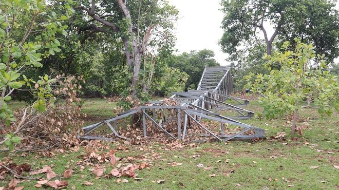 Đồng Nai: Trụ điện 110kV không có đai ốc ngã đổ gây bất an- Ảnh 1. Đồng Nai: Trụ điện 110kV không có đai ốc ngã đổ gây bất an- Ảnh 1.