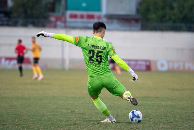 Trung Kiên cứu thua cực hay, HAGL hòa kịch tính Thanh Hóa: Vẫn chưa thể trụ hạng!- Ảnh 3. Trung Kiên cứu thua cực hay, HAGL hòa kịch tính Thanh Hóa: Vẫn chưa thể trụ hạng!- Ảnh 3.