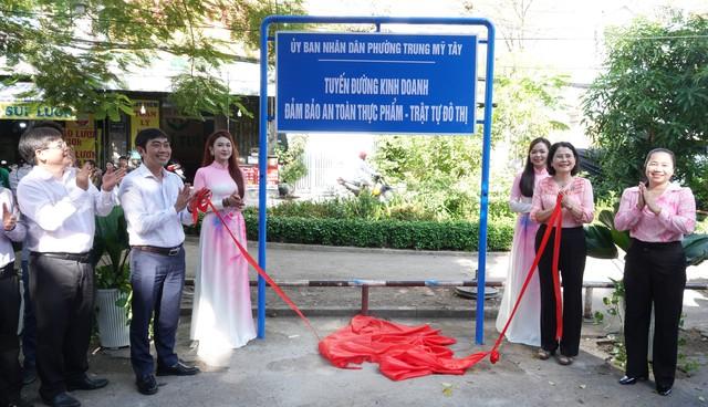Phường cửa ngõ Tây Bắc TP.HCM ra mắt tuyến đường kinh doanh kiểu mẫu- Ảnh 2.
