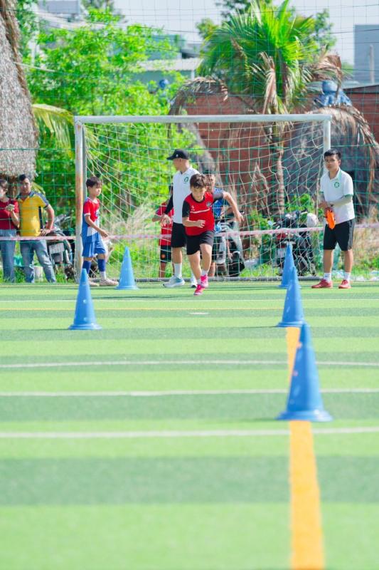 Tuyển sinh cho Học viện Bóng đá Trường Tươi Đồng Nai: Bật khóc khi trúng tuyển- Ảnh 2. Tuyển sinh cho Học viện Bóng đá Trường Tươi Đồng Nai: Bật khóc khi trúng tuyển- Ảnh 2.