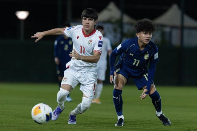 U.17 Thái Lan thảm bại vì thẻ đỏ, HLV Indonesia tiết lộ lý do nóng quật ngã U.17 Trung Quốc- Ảnh 1.